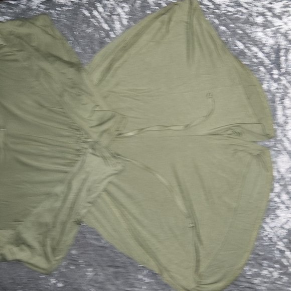 BNWOT Ces Femme Boutique Light Olive Green Long Sleeve Tie Waist Short Romper. - Picture 4 of 7